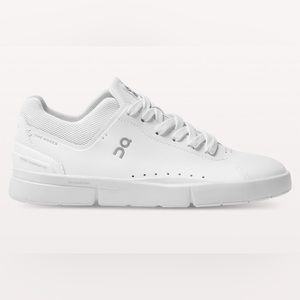 NWT On Cloud The Roger Advantage White